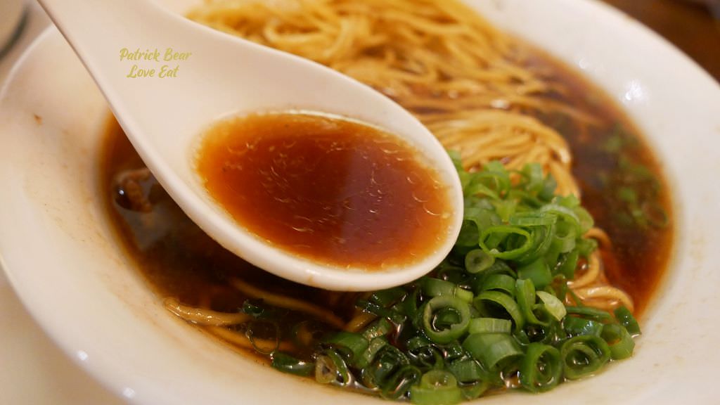 東京醬油拉麵超極丸｜花朵般盛開的台中拉麵，不論是濃郁或清湯一吃就上癮，好看好吃更好拍~SP綜合特製版本一次滿足!