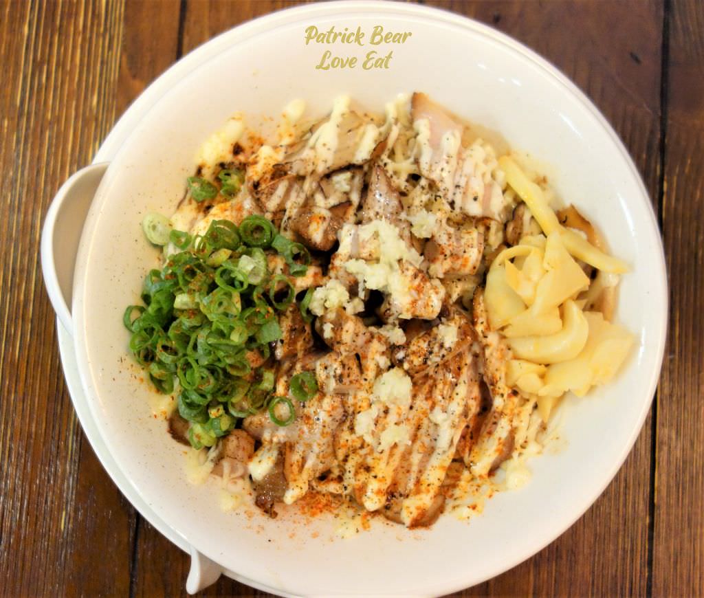 東京醬油拉麵超極丸｜花朵般盛開的台中拉麵，不論是濃郁或清湯一吃就上癮，好看好吃更好拍~SP綜合特製版本一次滿足!