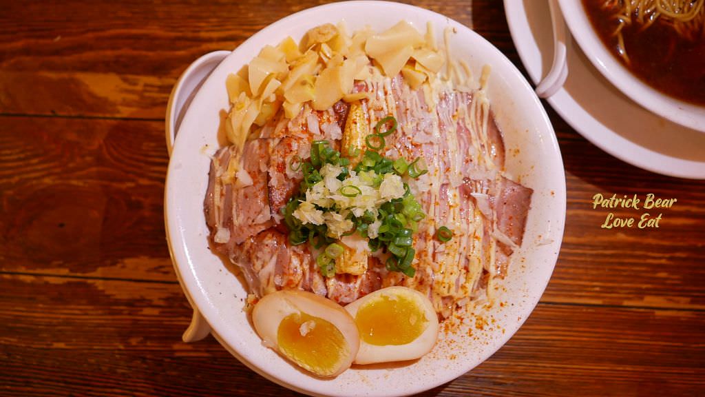 東京醬油拉麵超極丸｜花朵般盛開的台中拉麵，不論是濃郁或清湯一吃就上癮，好看好吃更好拍~SP綜合特製版本一次滿足!