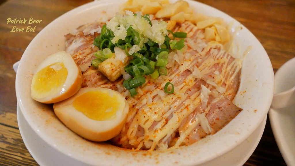 東京醬油拉麵超極丸｜花朵般盛開的台中拉麵，不論是濃郁或清湯一吃就上癮，好看好吃更好拍~SP綜合特製版本一次滿足!