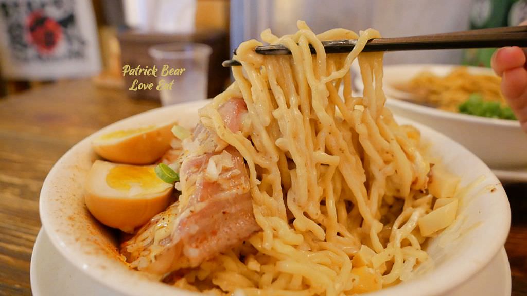 東京醬油拉麵超極丸｜花朵般盛開的台中拉麵，不論是濃郁或清湯一吃就上癮，好看好吃更好拍~SP綜合特製版本一次滿足!