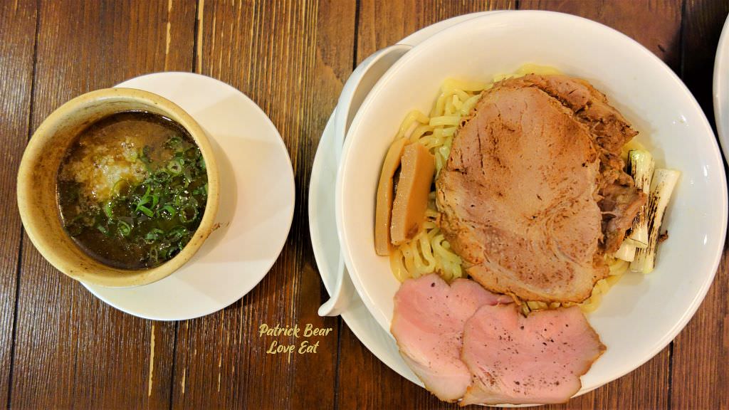 東京醬油拉麵超極丸｜花朵般盛開的台中拉麵，不論是濃郁或清湯一吃就上癮，好看好吃更好拍~SP綜合特製版本一次滿足!