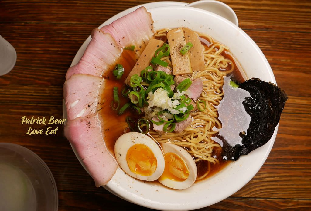 東京醬油拉麵超極丸｜花朵般盛開的台中拉麵，不論是濃郁或清湯一吃就上癮，好看好吃更好拍~SP綜合特製版本一次滿足!