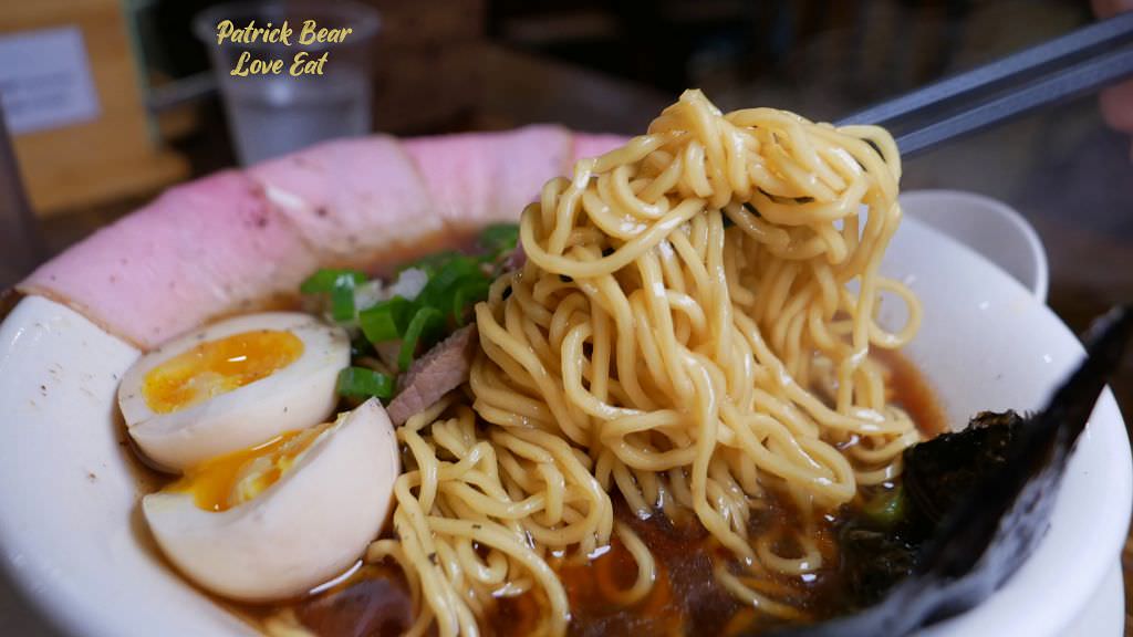 東京醬油拉麵超極丸｜花朵般盛開的台中拉麵，不論是濃郁或清湯一吃就上癮，好看好吃更好拍~SP綜合特製版本一次滿足!