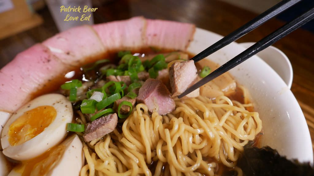 東京醬油拉麵超極丸｜花朵般盛開的台中拉麵，不論是濃郁或清湯一吃就上癮，好看好吃更好拍~SP綜合特製版本一次滿足!