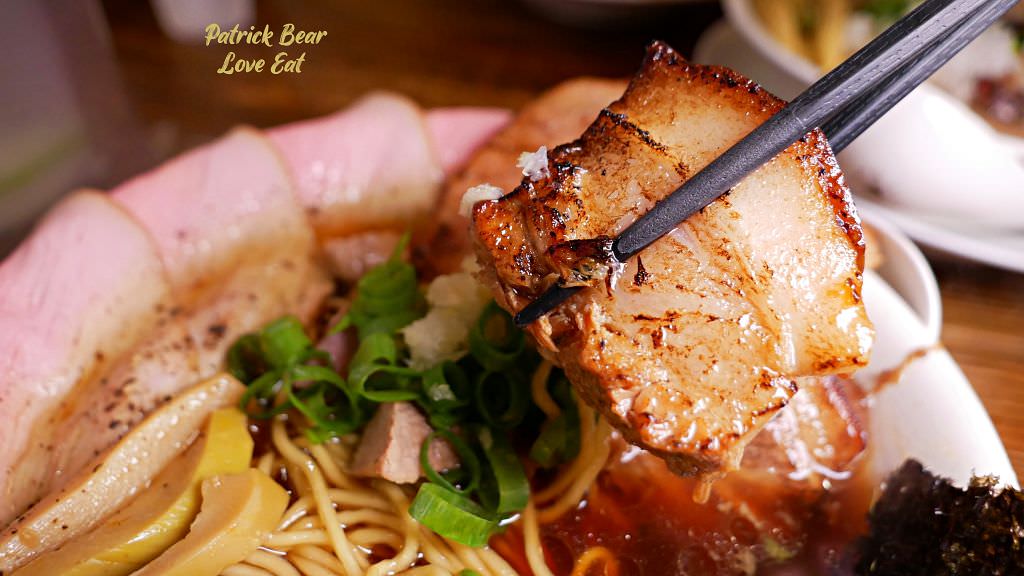 東京醬油拉麵超極丸｜花朵般盛開的台中拉麵，不論是濃郁或清湯一吃就上癮，好看好吃更好拍~SP綜合特製版本一次滿足!