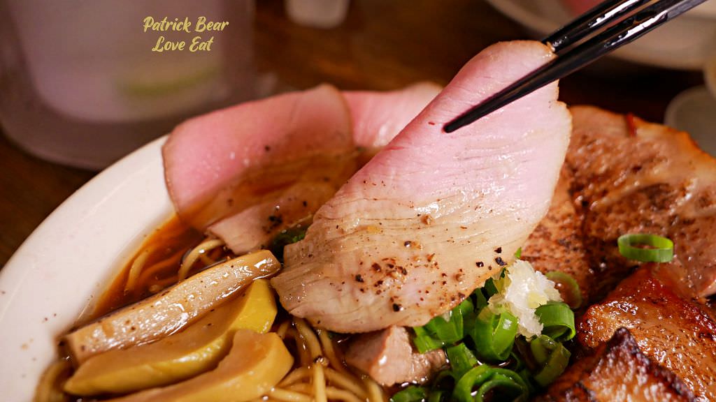 東京醬油拉麵超極丸｜花朵般盛開的台中拉麵，不論是濃郁或清湯一吃就上癮，好看好吃更好拍~SP綜合特製版本一次滿足!