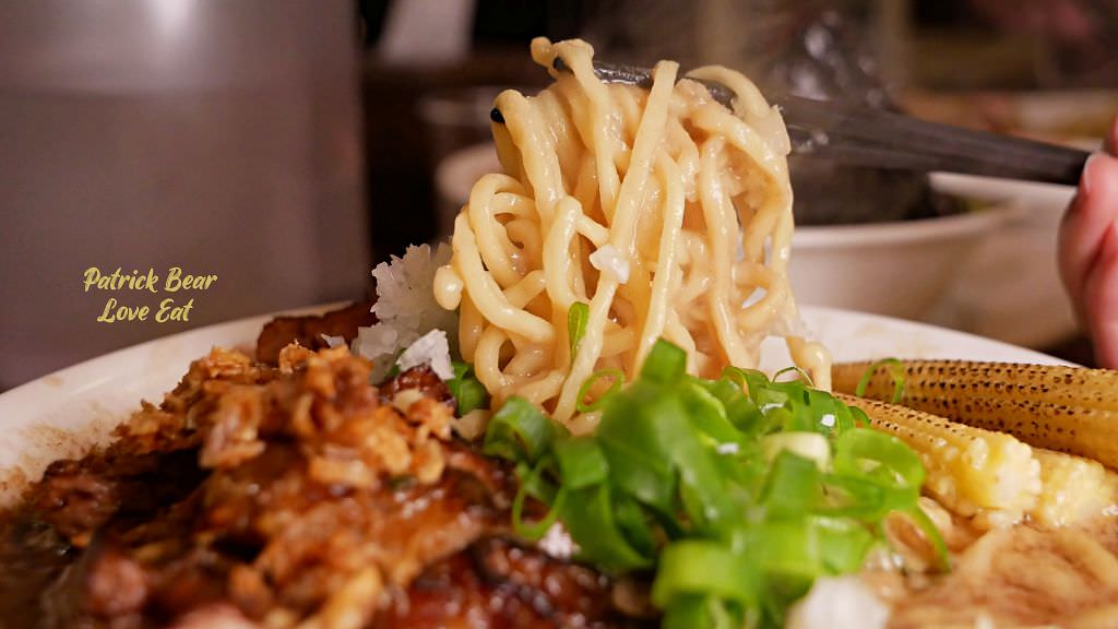 東京醬油拉麵超極丸｜花朵般盛開的台中拉麵，不論是濃郁或清湯一吃就上癮，好看好吃更好拍~SP綜合特製版本一次滿足!