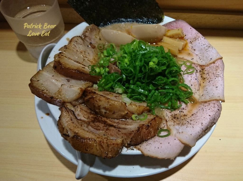 東京醬油拉麵超極丸｜花朵般盛開的台中拉麵，不論是濃郁或清湯一吃就上癮，好看好吃更好拍~SP綜合特製版本一次滿足!