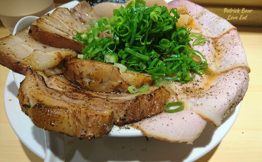 東京醬油拉麵超極丸｜花朵般盛開的台中拉麵，不論是濃郁或清湯一吃就上癮，好看好吃更好拍~SP綜合特製版本一次滿足!