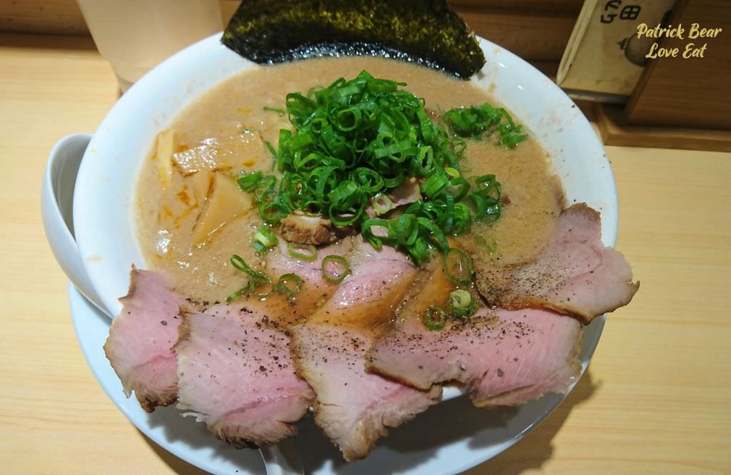 東京醬油拉麵超極丸｜花朵般盛開的台中拉麵，不論是濃郁或清湯一吃就上癮，好看好吃更好拍~SP綜合特製版本一次滿足!