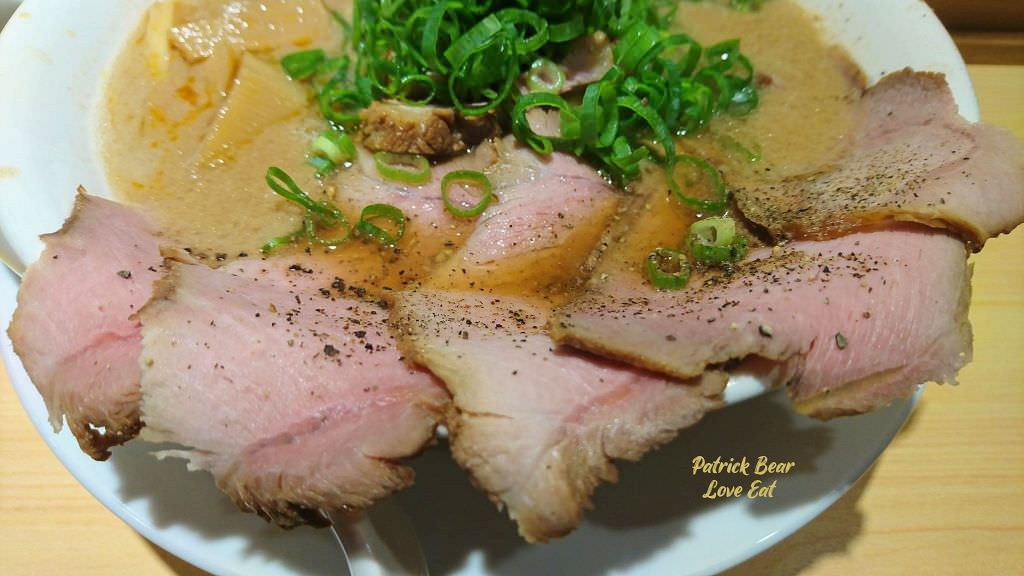 東京醬油拉麵超極丸｜花朵般盛開的台中拉麵，不論是濃郁或清湯一吃就上癮，好看好吃更好拍~SP綜合特製版本一次滿足!