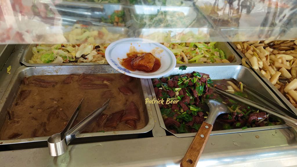 永通虱目魚粥｜來學甲必吃2023米其林必比登推介連續兩年的在地家常美食，2023.8菜單，開店近一甲子老店～民國54年開業!