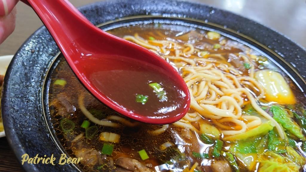 九號麵館｜明亮乾淨且再訪率高到破表的草屯麵館!!!牛肉麵、水餃都好吃～111.8.20重新改版～