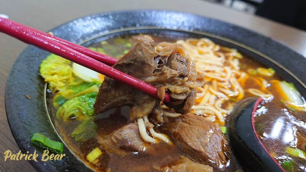 九號麵館｜明亮乾淨且再訪率高到破表的草屯麵館!!!牛肉麵、水餃都好吃～111.8.20重新改版～