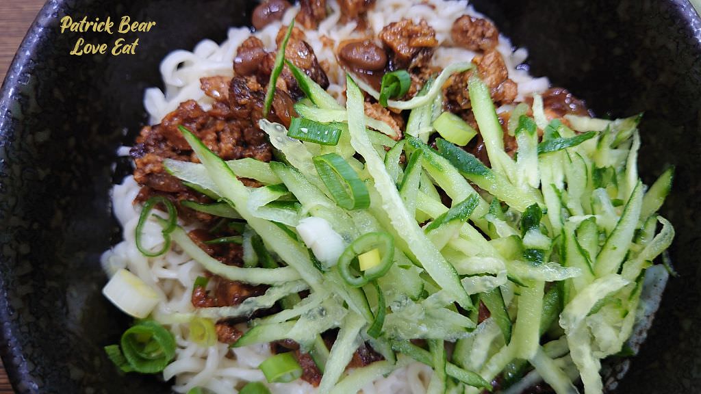 九號麵館｜明亮乾淨且再訪率高到破表的草屯麵館!!!牛肉麵、水餃都好吃～111.8.20重新改版～