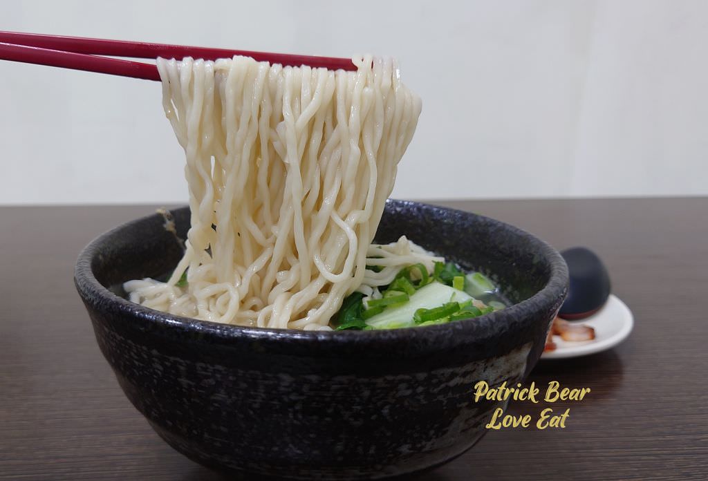 九號麵館｜明亮乾淨且再訪率高到破表的草屯麵館!!!牛肉麵、水餃都好吃～111.8.20重新改版～