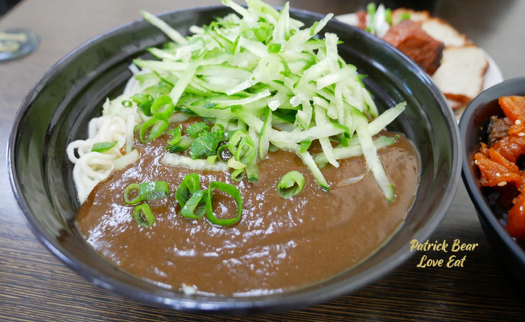九號麵館｜明亮乾淨且再訪率高到破表的草屯麵館!!!牛肉麵、水餃都好吃～111.8.20重新改版～