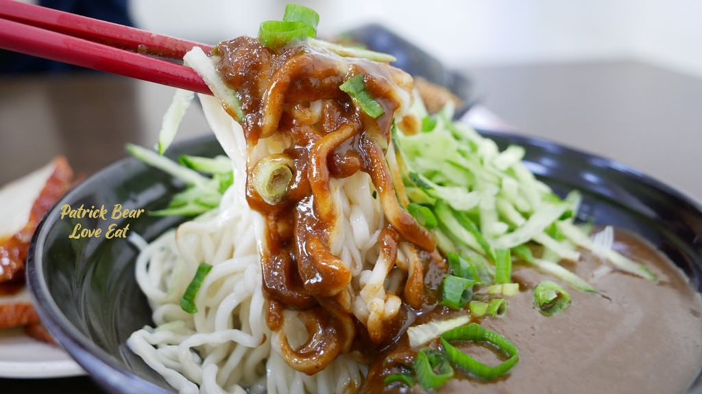 九號麵館｜明亮乾淨且再訪率高到破表的草屯麵館!!!牛肉麵、水餃都好吃～111.8.20重新改版～