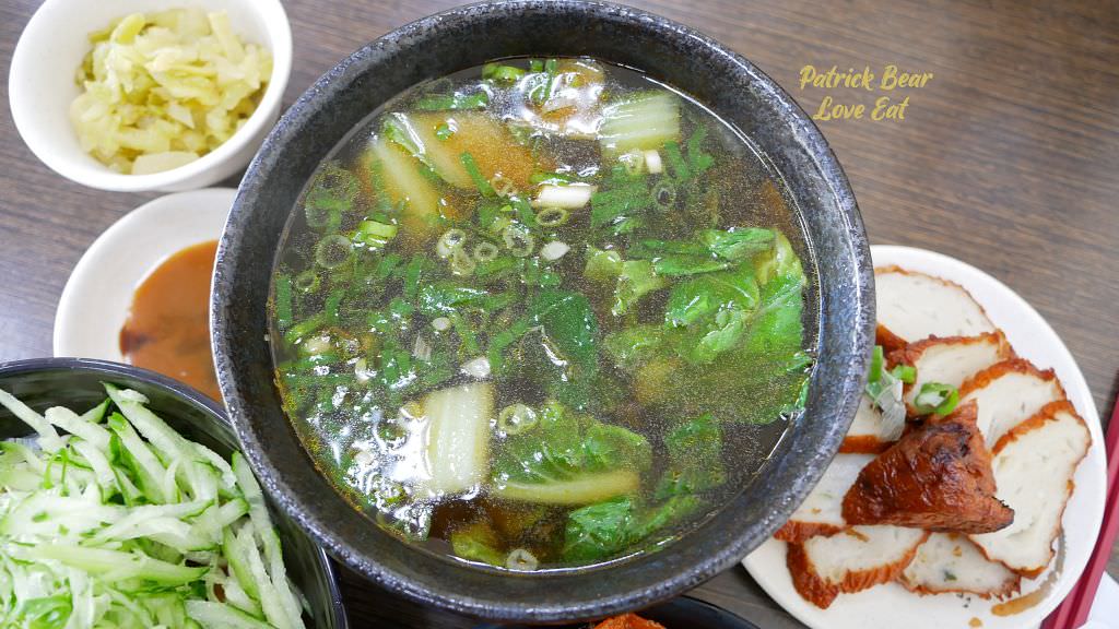 九號麵館｜明亮乾淨且再訪率高到破表的草屯麵館!!!牛肉麵、水餃都好吃～111.8.20重新改版～