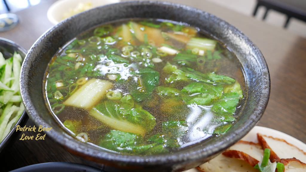 九號麵館｜明亮乾淨且再訪率高到破表的草屯麵館!!!牛肉麵、水餃都好吃～111.8.20重新改版～