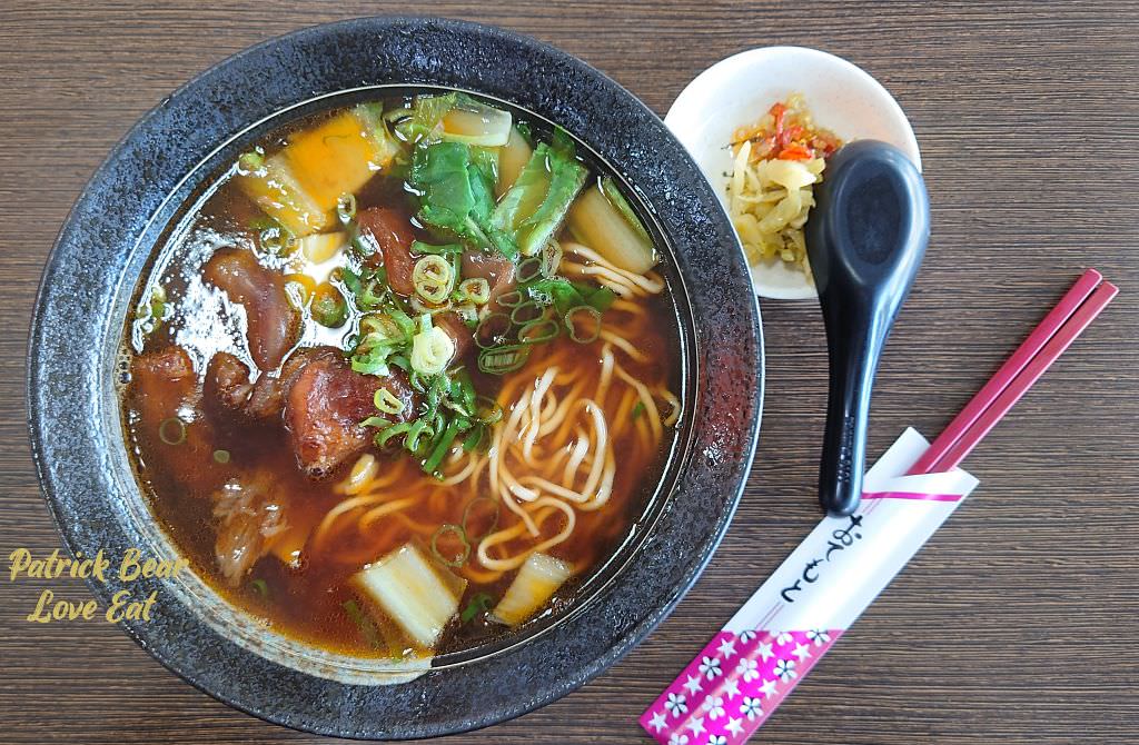 九號麵館｜明亮乾淨且再訪率高到破表的草屯麵館!!!牛肉麵、水餃都好吃～111.8.20重新改版～