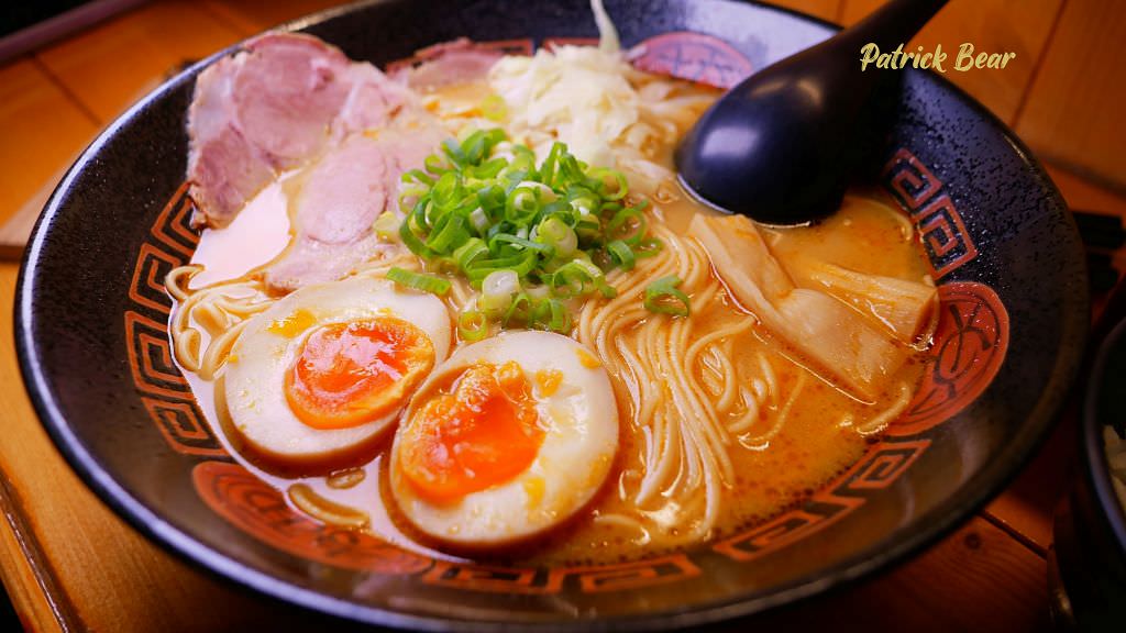 麵五三屋台ラーメン︱在田邊架起九州屋台的草屯拉麵店，能吃到柴窯五十三披薩!還有一定要預訂的田間小路五十一號麵包～111.3初訪