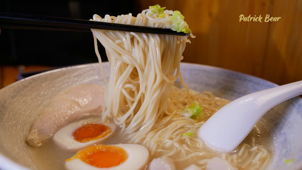 麵五三屋台ラーメン︱在田邊架起九州屋台的草屯拉麵店，能吃到柴窯五十三披薩!還有一定要預訂的田間小路五十一號麵包～111.3初訪
