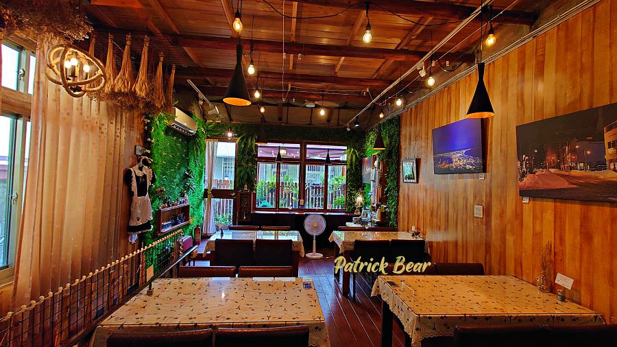 攝香咖啡館︱如同回家般溫暖的草屯寵物友善咖啡廳，義大利麵&甜點很優質～111初訪~