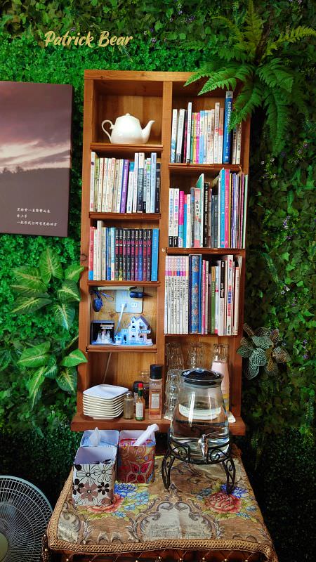 攝香咖啡館︱如同回家般溫暖的草屯寵物友善咖啡廳，義大利麵&甜點很優質～111初訪~