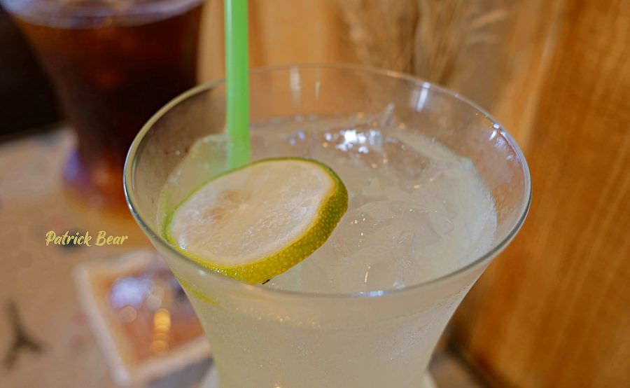 攝香咖啡館︱如同回家般溫暖的草屯寵物友善咖啡廳，義大利麵&甜點很優質～111初訪~