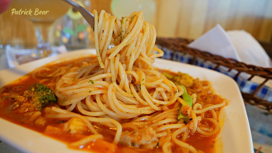 攝香咖啡館︱如同回家般溫暖的草屯寵物友善咖啡廳，義大利麵&甜點很優質～111初訪~