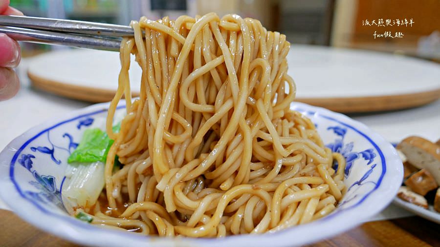 中華牛肉麵︱歷久彌新、沒變太多的南投中興新村眷村味道～有幾道必吃!111年更新