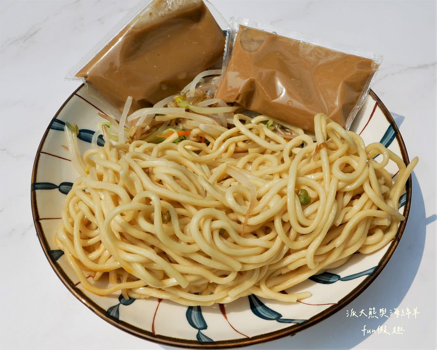 阿敏蘿蔔絲餅涼麵︱讓我難忘的美食—韭菜盒子、蘿蔔絲餅、蛋餅，中興新村第3市場好滋味!