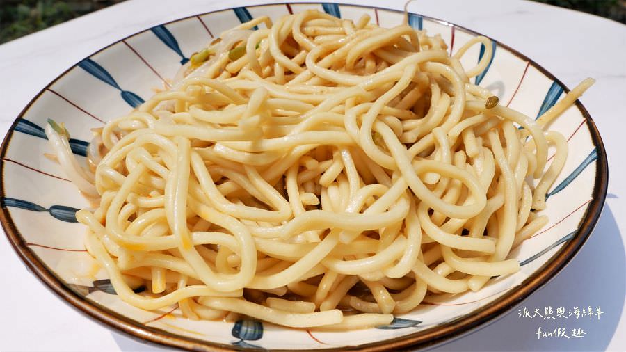 阿敏蘿蔔絲餅涼麵︱讓我難忘的美食—韭菜盒子、蘿蔔絲餅、蛋餅，中興新村第3市場好滋味!