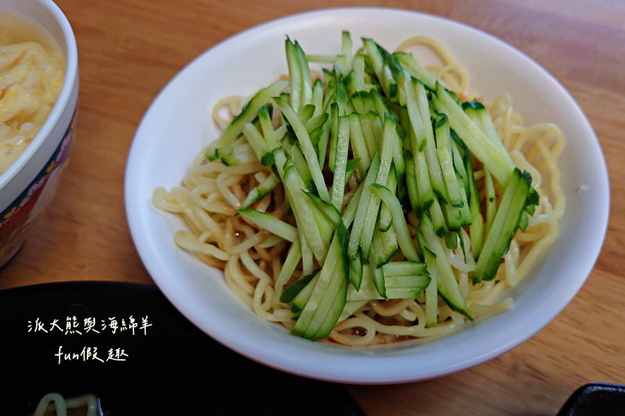 陸地張涼麵×簡記小舖【112.12更名為【口甲霸食坊】︱白天賣到晚上的草屯熱銷涼麵～麵線糊冬季限定!現在又有販售大腸包小腸、嘎嘎麵線 和其他飯類!