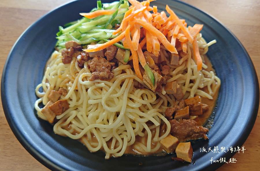 陸地張涼麵×簡記小舖【112.12更名為【口甲霸食坊】︱白天賣到晚上的草屯熱銷涼麵~麵線糊冬季限定!現在又有販售大腸包小腸、嘎嘎麵線 和其他飯類! - 第19張圖 陸地張涼麵×簡記小舖【112.12更名為【口甲霸食坊】︱白天賣到晚上的草屯熱銷涼麵~麵線糊冬季限定!現在又有販售大腸包小腸、嘎嘎麵線 和其他飯類!