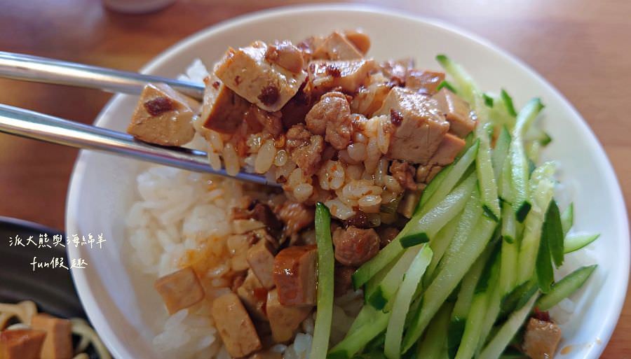 陸地張涼麵×簡記小舖【112.12更名為【口甲霸食坊】︱白天賣到晚上的草屯熱銷涼麵~麵線糊冬季限定!現在又有販售大腸包小腸、嘎嘎麵線 和其他飯類! - 第22張圖 陸地張涼麵×簡記小舖【112.12更名為【口甲霸食坊】︱白天賣到晚上的草屯熱銷涼麵~麵線糊冬季限定!現在又有販售大腸包小腸、嘎嘎麵線 和其他飯類!