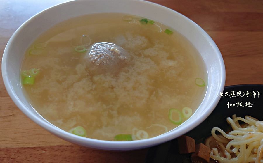 陸地張涼麵×簡記小舖【112.12更名為【口甲霸食坊】︱白天賣到晚上的草屯熱銷涼麵～麵線糊冬季限定!現在又有販售大腸包小腸、嘎嘎麵線 和其他飯類!