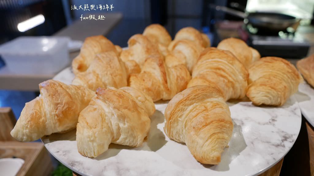 台北新板希爾頓酒店｜新北首間國際連鎖五星酒店住宿心得、板橋奢華感滿點入住首選推薦～Market Flavor 悅市集自助餐廳吃到飽!睽違15年重新返回臺灣，於2018年10月盛大再開幕!