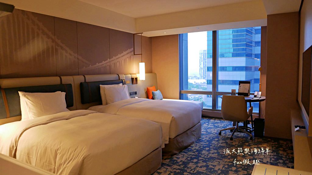 台北新板希爾頓酒店｜新北首間國際連鎖五星酒店住宿心得、板橋奢華感滿點入住首選推薦～Market Flavor 悅市集自助餐廳吃到飽!睽違15年重新返回臺灣，於2018年10月盛大再開幕!