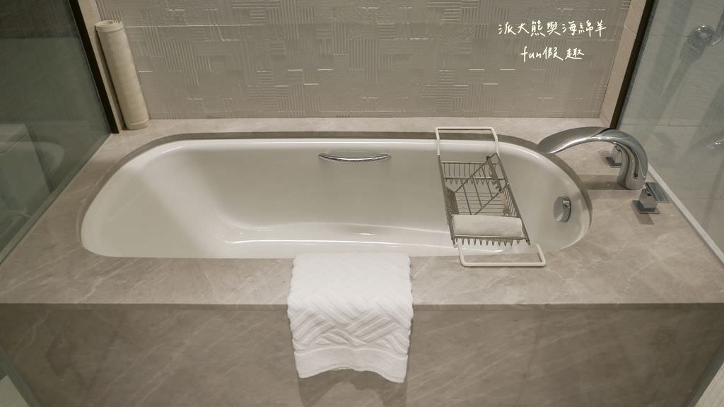 台北新板希爾頓酒店｜新北首間國際連鎖五星酒店住宿心得、板橋奢華感滿點入住首選推薦～Market Flavor 悅市集自助餐廳吃到飽!睽違15年重新返回臺灣，於2018年10月盛大再開幕!