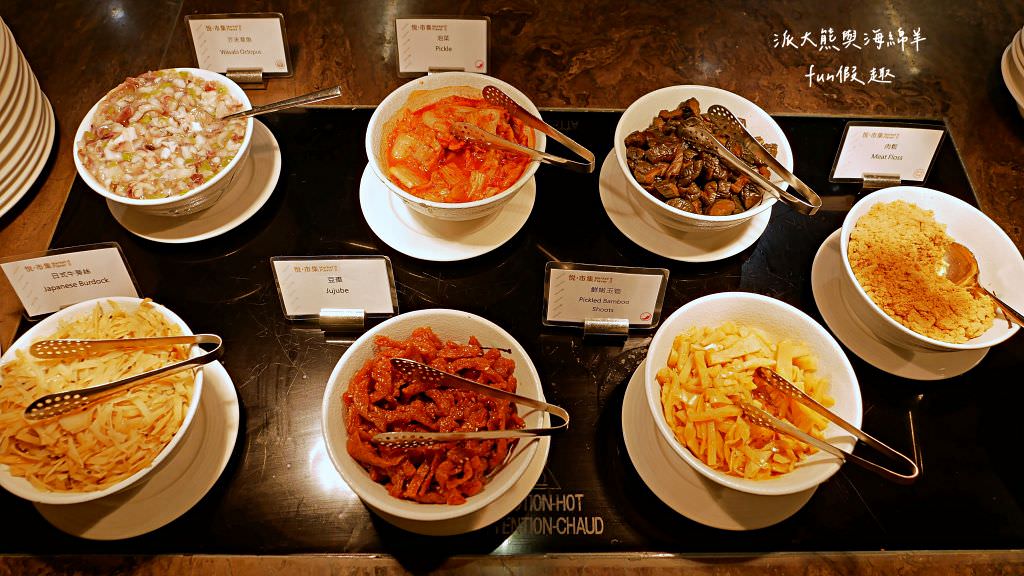 台北新板希爾頓酒店｜新北首間國際連鎖五星酒店住宿心得、板橋奢華感滿點入住首選推薦～Market Flavor 悅市集自助餐廳吃到飽!睽違15年重新返回臺灣，於2018年10月盛大再開幕!