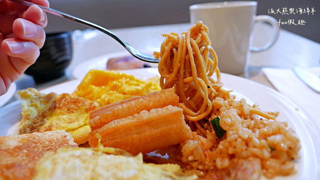 台北新板希爾頓酒店｜新北首間國際連鎖五星酒店住宿心得、板橋奢華感滿點入住首選推薦～Market Flavor 悅市集自助餐廳吃到飽!睽違15年重新返回臺灣，於2018年10月盛大再開幕!