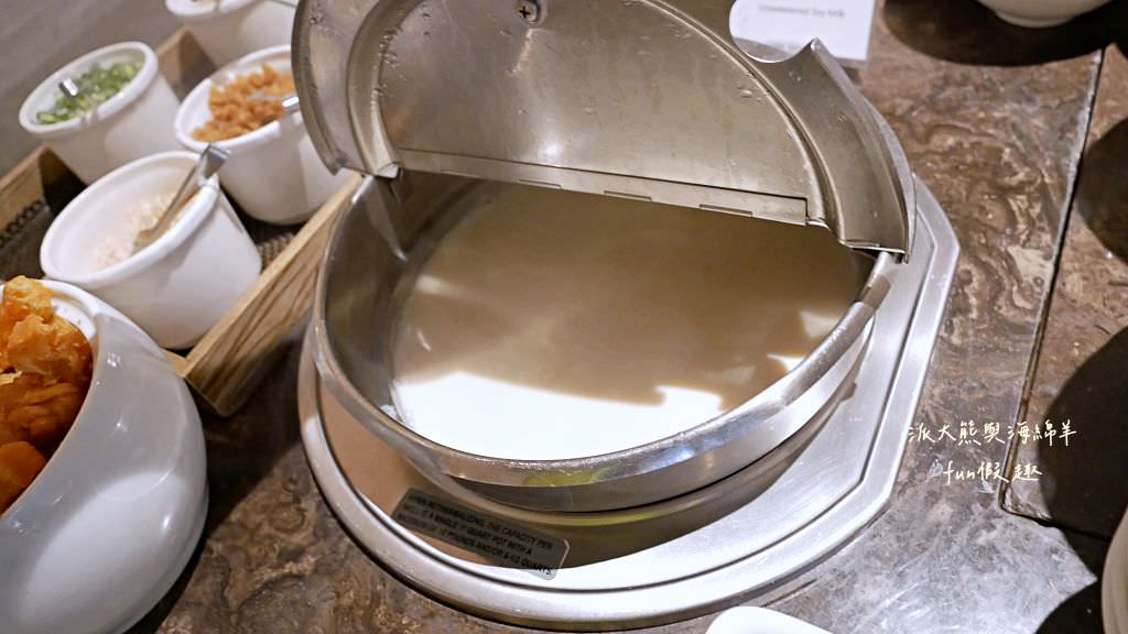 台北新板希爾頓酒店｜新北首間國際連鎖五星酒店住宿心得、板橋奢華感滿點入住首選推薦～Market Flavor 悅市集自助餐廳吃到飽!睽違15年重新返回臺灣，於2018年10月盛大再開幕!