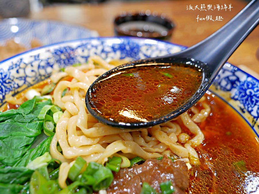 小初店︱臺中南屯必吃國民排隊美食與每日限量極厚牛肉麵!2022-2024年米其林臺中必比登推介美味～食尚玩家採訪的台中美食