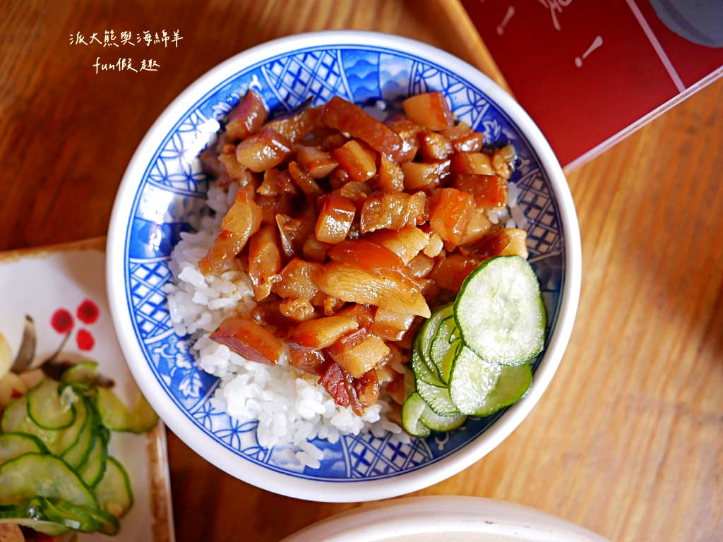 台客燒肉粥︱米其林必比登推介四連霸、飄香逾50載的臺中南屯古早味～砂鍋粥&台客三寶大拼盤必吃!傳承自於1971年創立忠孝路肉粥～