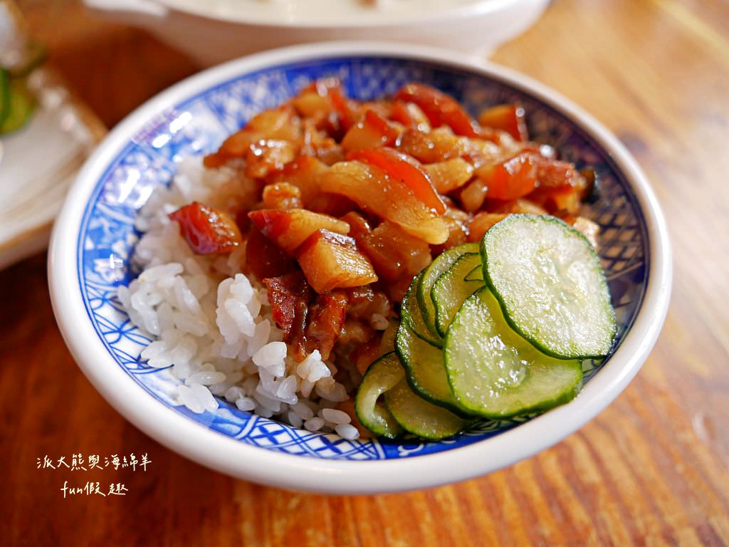 台客燒肉粥︱米其林必比登推介四連霸、飄香逾50載的臺中南屯古早味～砂鍋粥&台客三寶大拼盤必吃!傳承自於1971年創立忠孝路肉粥～