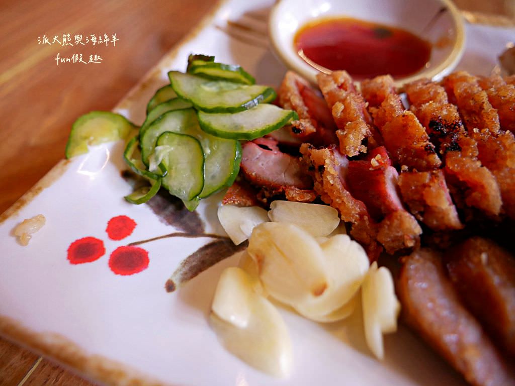 台客燒肉粥︱米其林必比登推介四連霸、飄香逾50載的臺中南屯古早味～砂鍋粥&台客三寶大拼盤必吃!傳承自於1971年創立忠孝路肉粥～