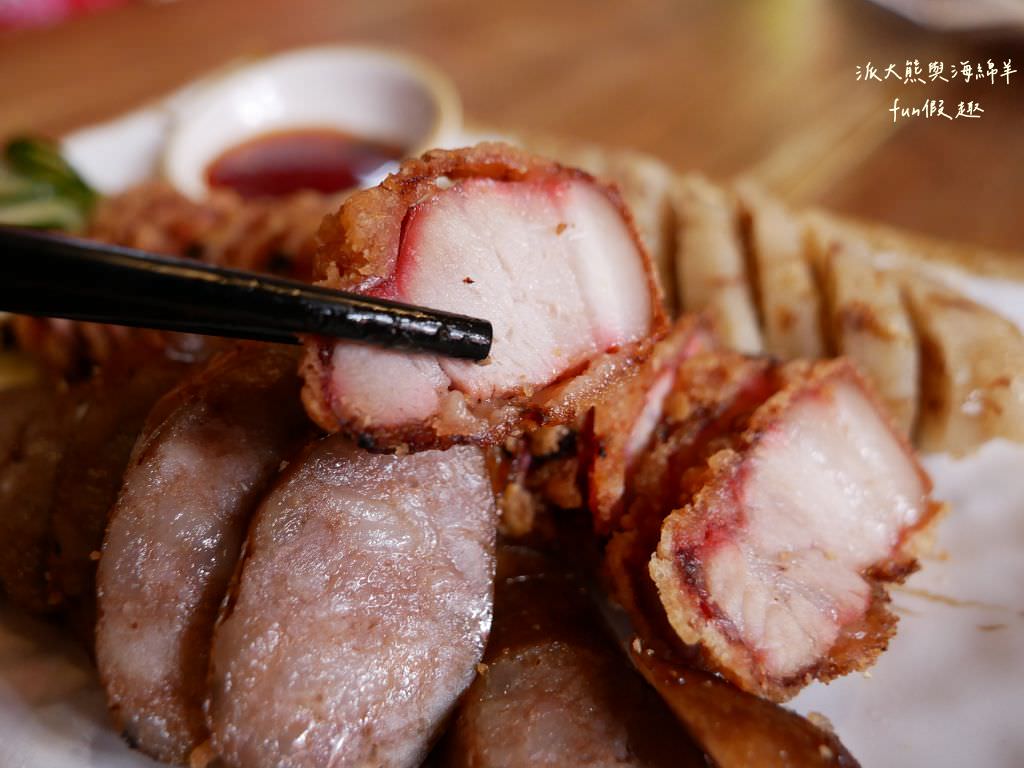 台客燒肉粥︱米其林必比登推介四連霸、飄香逾50載的臺中南屯古早味～砂鍋粥&台客三寶大拼盤必吃!傳承自於1971年創立忠孝路肉粥～